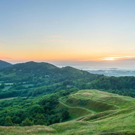 Malvern Hills Rosa Rambler Suite เกรทมัลเวิร์น ภายนอก รูปภาพ